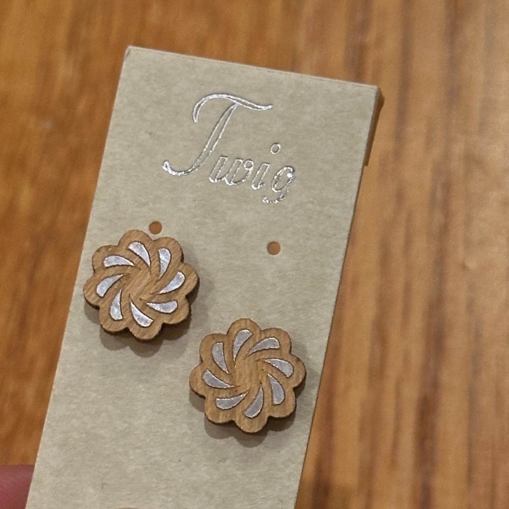 Twigs Floral Earrings - Picture 3 of 4